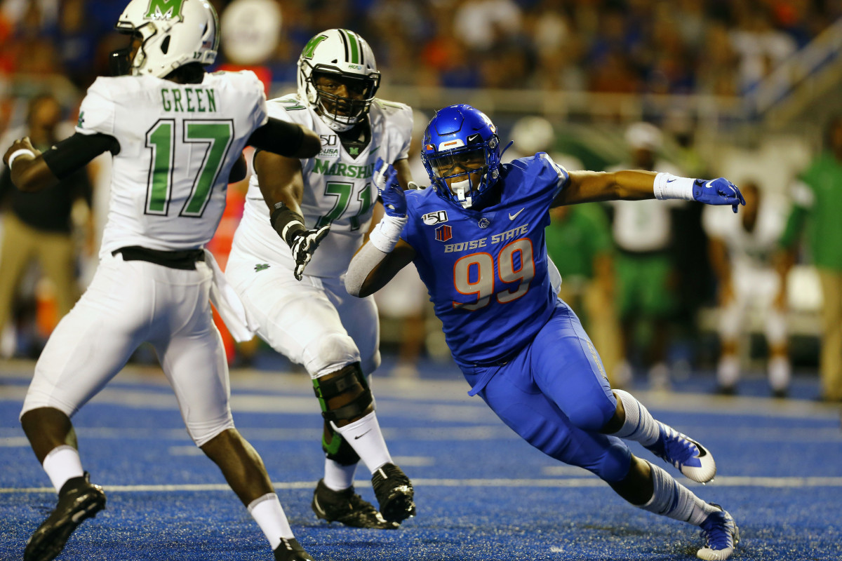 Under the direction of Coach Avalos in 2018, Curtis Weaver recorded 9.5 sacks for the Broncos